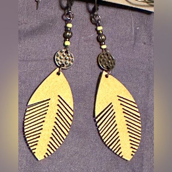 It is Well Boutique; Boho Retro Feather Drop Earrings; NWT - Picture 3 of 4